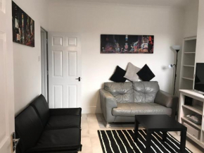 BEAUTIFUL HOME, 3 BEDROOM HOUSE near Alton Towers, Wedgwood museum, Universities